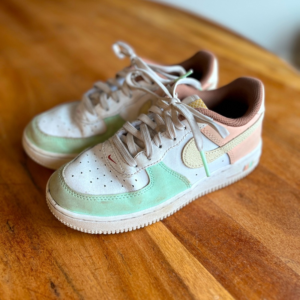 Kids Nike Air Force 1 Sneakers